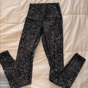BARLY WORN LULU LEGGINGS SIZE 2!